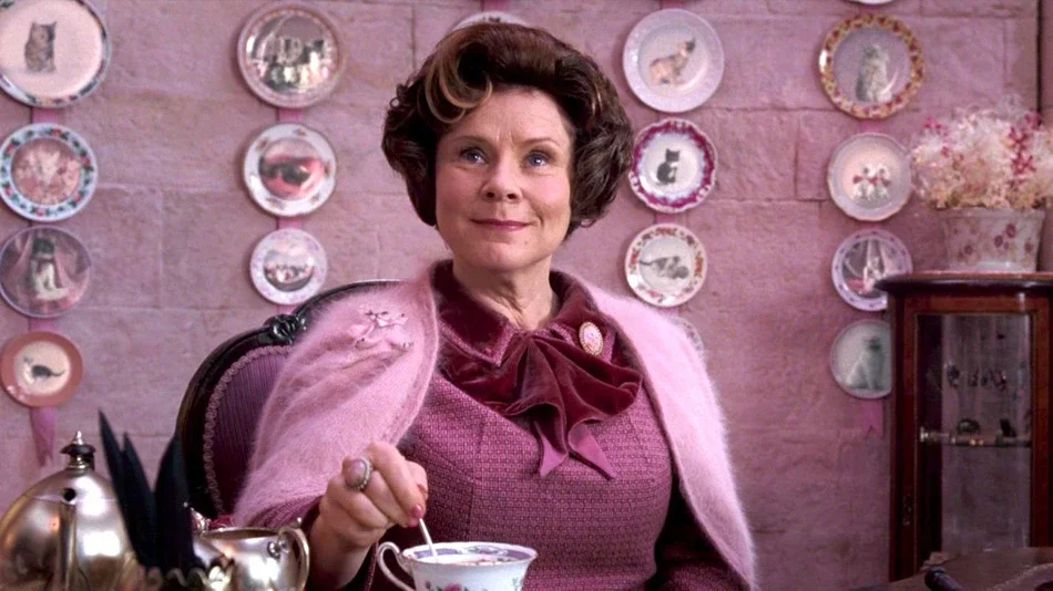 Dolores Umbridge: A Vilã Inesquecível de Harry Potter e sua História Sombria